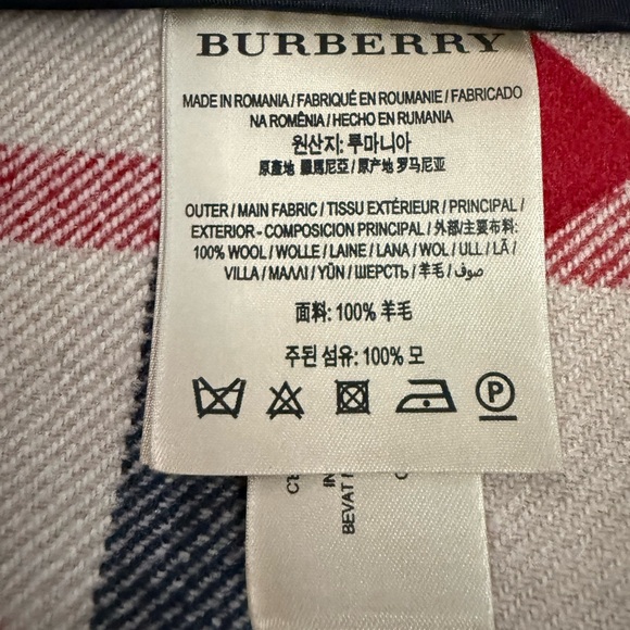Burberry duffle coat in a beige or camel colorway with a heart-pattern EUC - Picture 13 of 13
